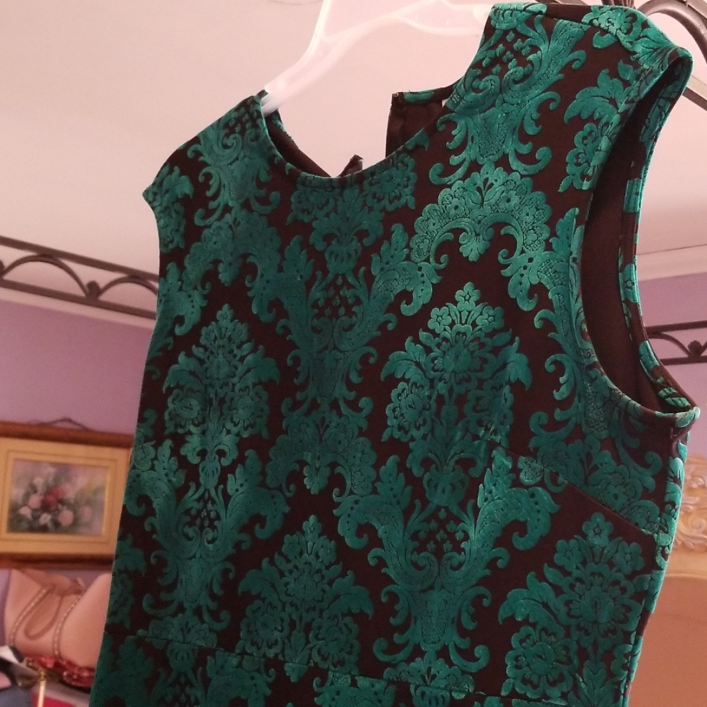 Dress - Picture 2 of 4